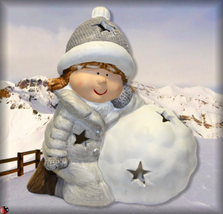 Dievča so snehovou guľou - svietnik